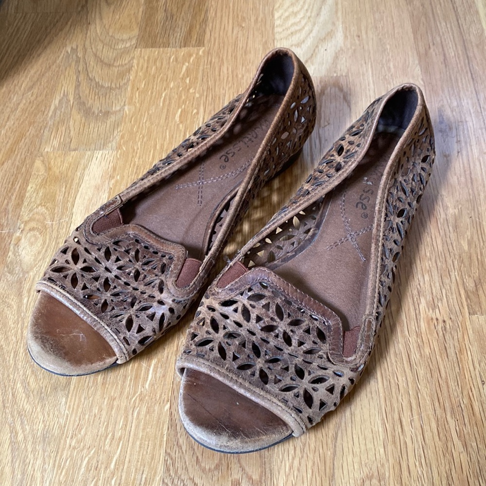 Matisse brown leather open toe flats Size 7 Anthro